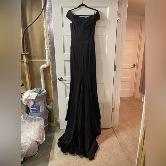 ASHLEYLauren One of a Kind Gown - Picture 5 of 12